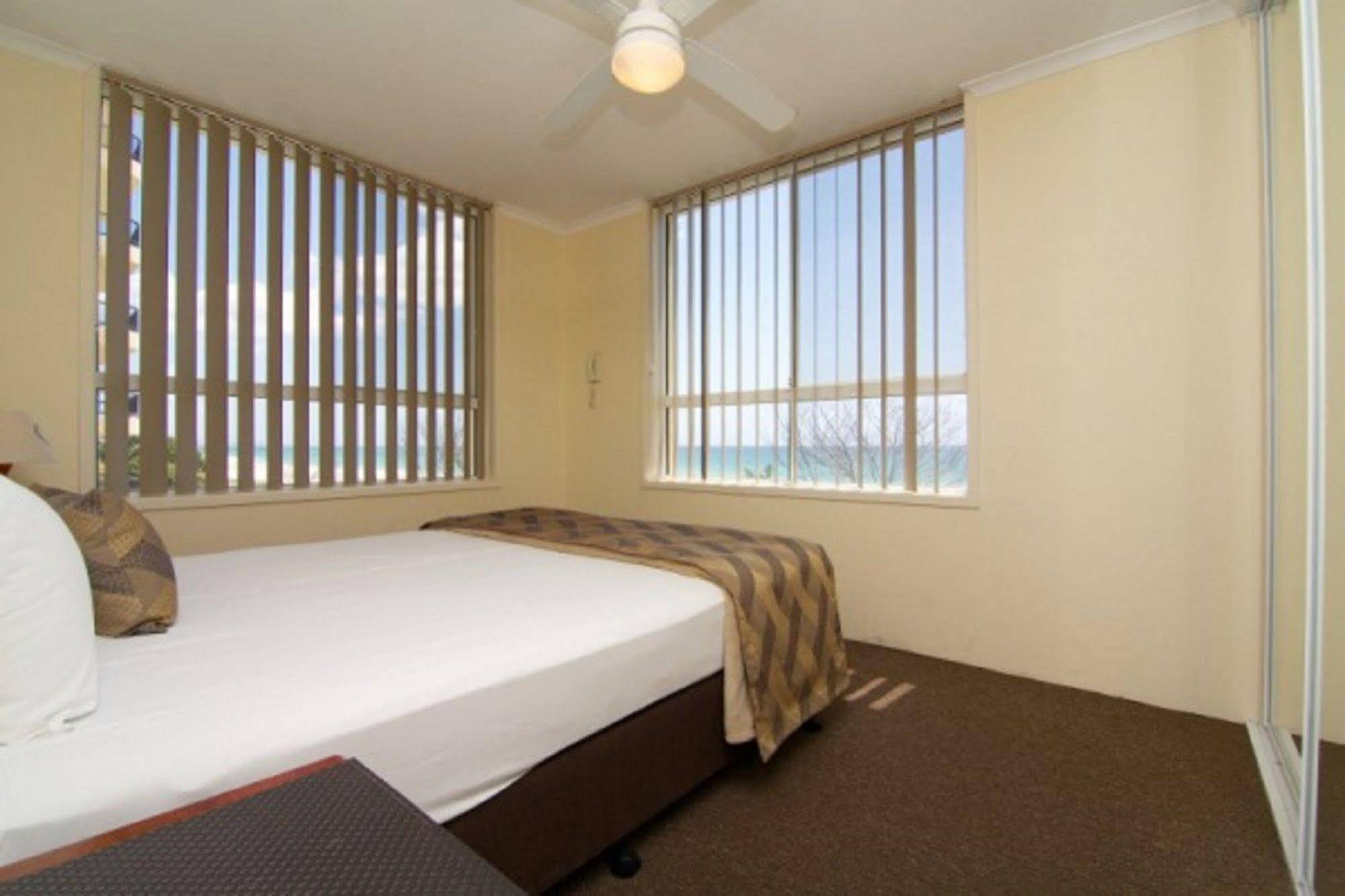 Crystal Beachfront Apartments Gold Coast Exteriér fotografie